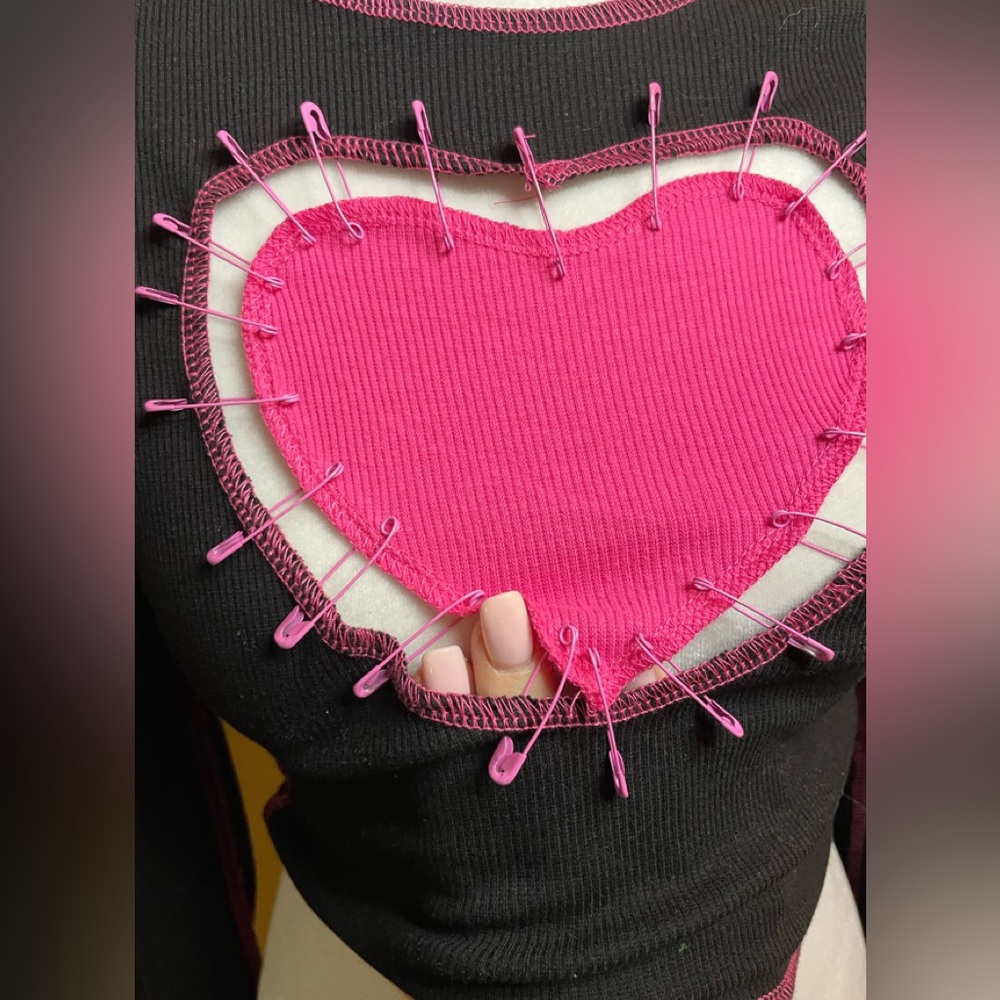 Shein Safety Pin Heart Appliqué - M - Picture 3 of 11